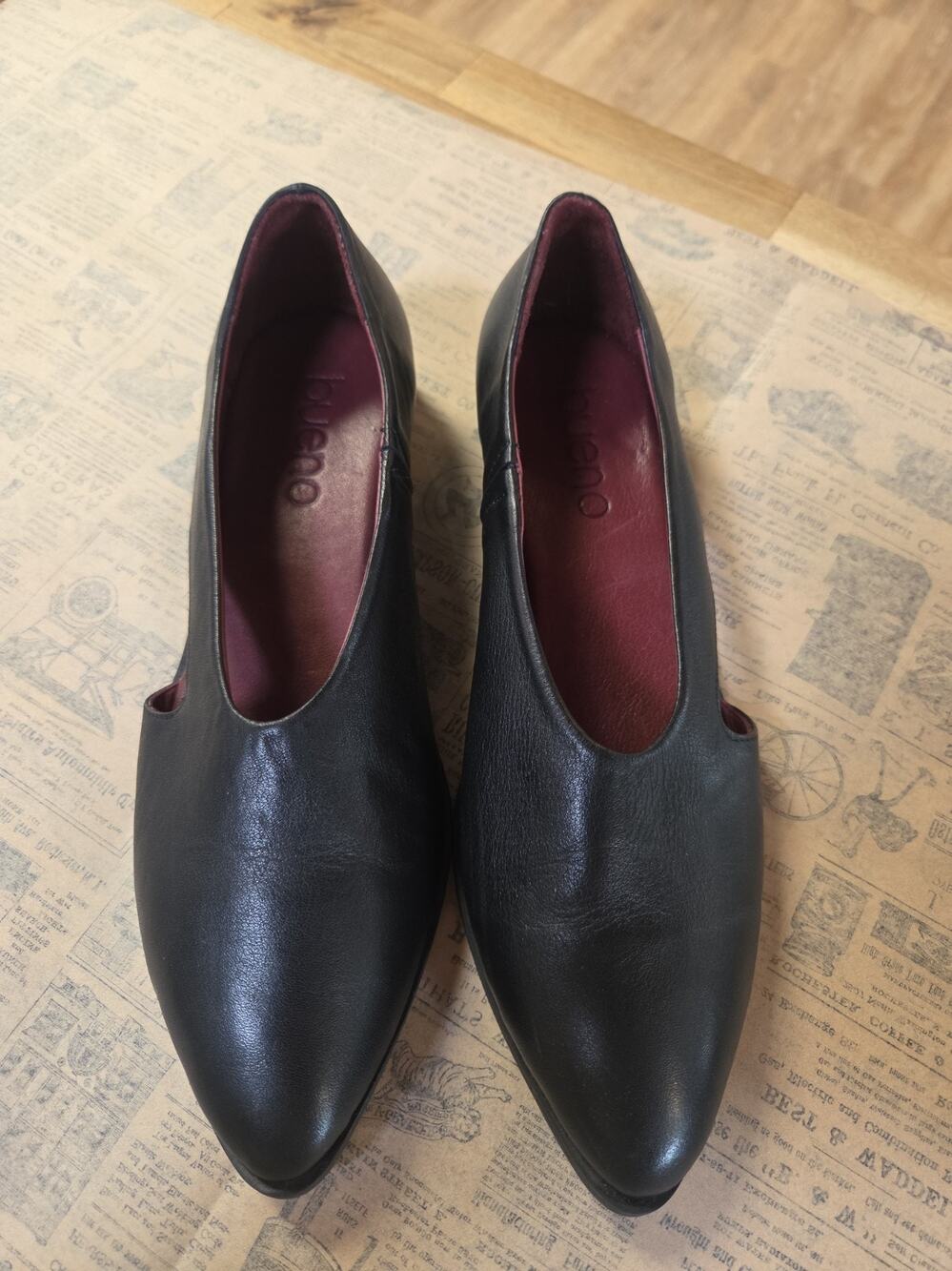 Bueno Bardo Leather Flats Size 39 Black Red Lining